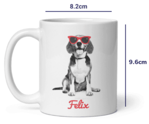 Hundezeichnung - personalisiert von Ihrem Foto mit roter Brille und Hundename - auf eine Tasse gedruckt